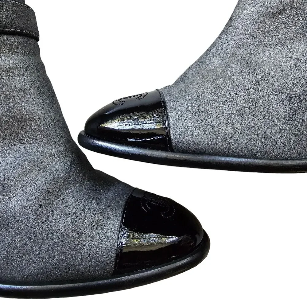 Chanel 22B CC Cap Toe Short Boot Size 39.5 8.5 9 Gray Suede Patent Black Leather